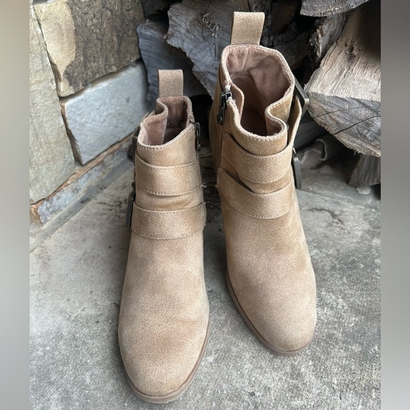 Blowfish Malibu Pomela booties in almond oil vegan light tan suede Sz-9.5. H - Picture 4 of 10